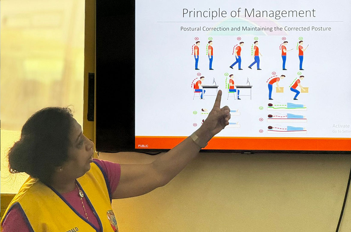 Focused Groups Photo 16